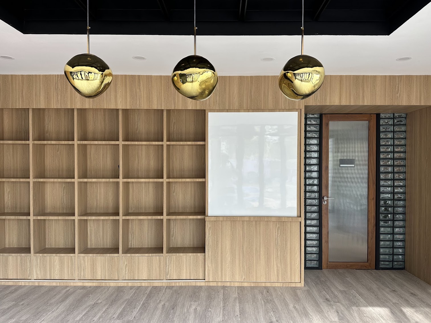 รีโนเวทออฟฟิศ A.O. จากบ้านเก่า สไตล์ Midcentury อ.เมืองจันทบุรี จ.จันทบุรี ภาพผลงานจริง รูปที่ 7
