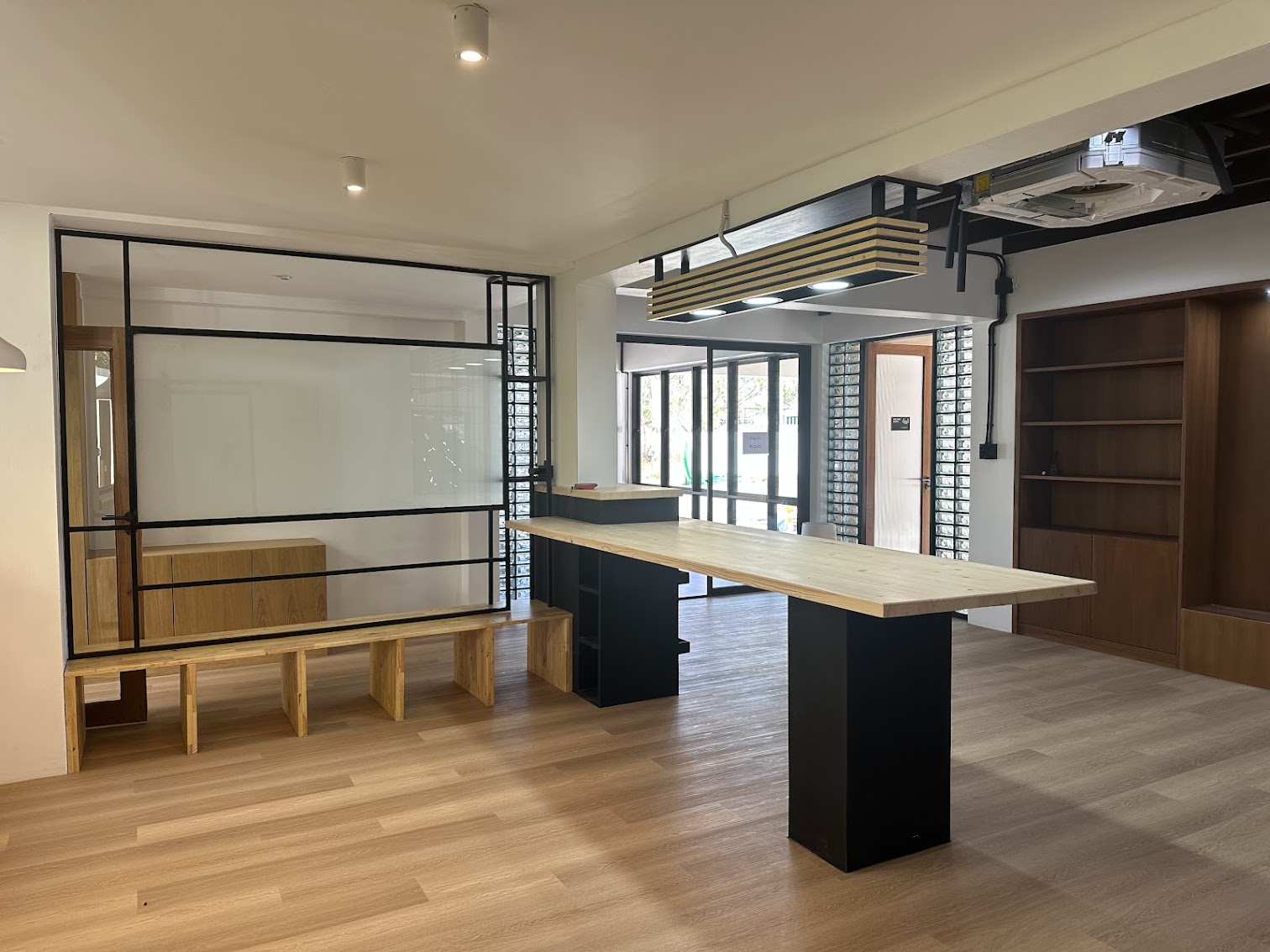 รีโนเวทออฟฟิศ A.O. จากบ้านเก่า สไตล์ Midcentury อ.เมืองจันทบุรี จ.จันทบุรี ภาพผลงานจริง รูปที่ 10
