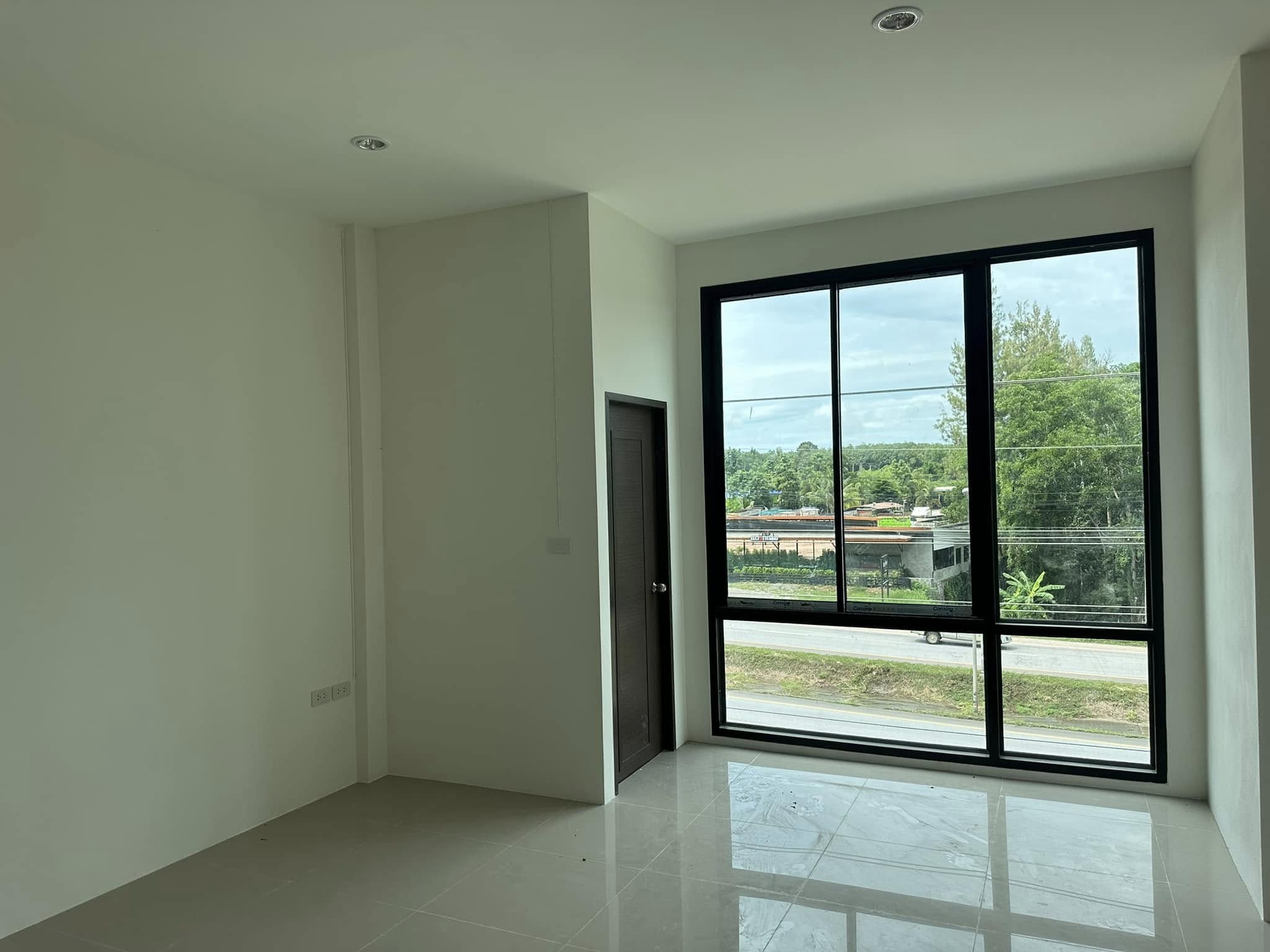 อาคารพาณิชย์ 3 ชั้น สไตล์ Modern อ.นายายอาม จ.จันทบุรี ภาพผลงานจริง รูปที่ 3
