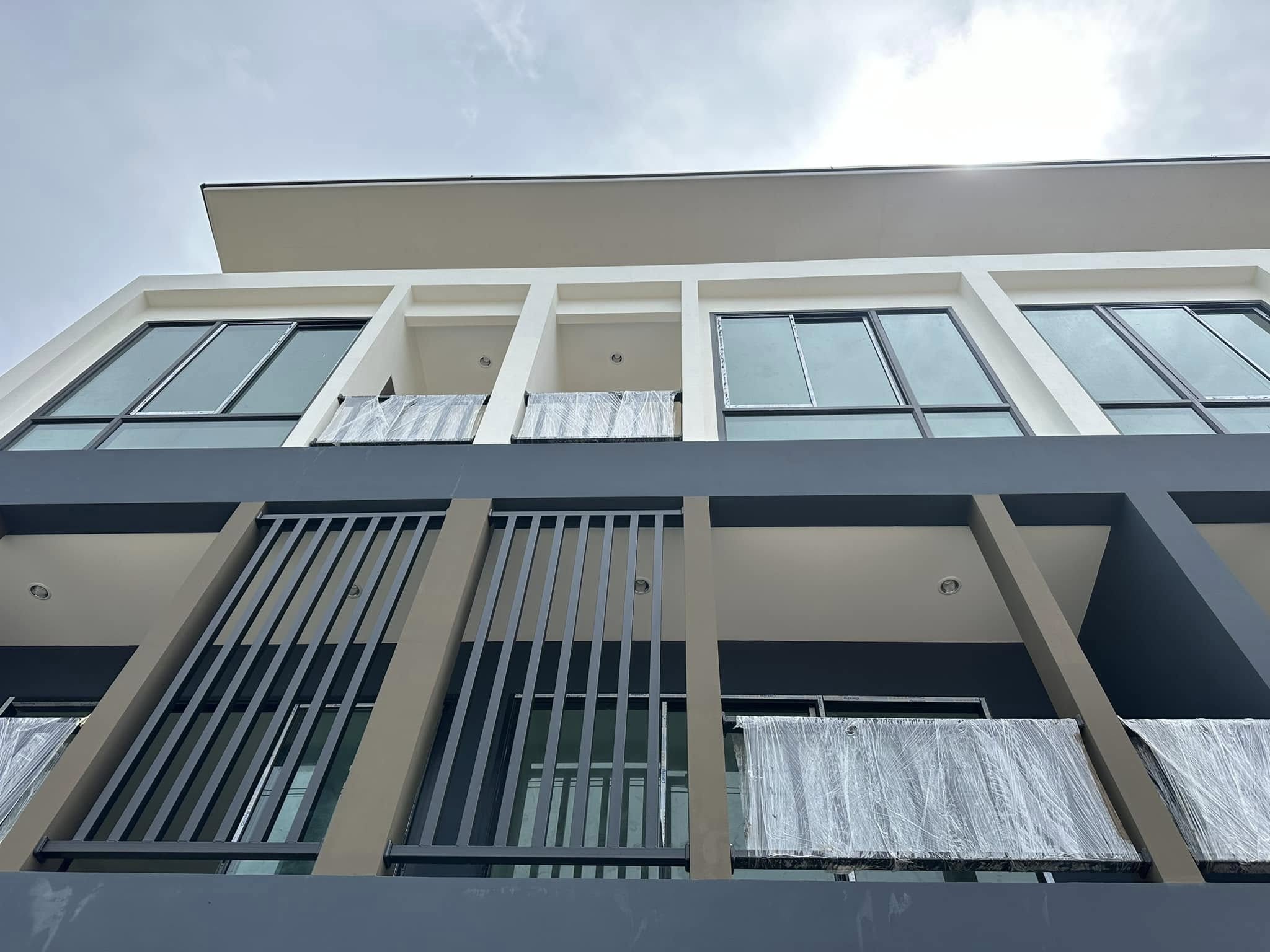 อาคารพาณิชย์ 3 ชั้น สไตล์ Modern อ.นายายอาม จ.จันทบุรี ภาพผลงานจริง รูปที่ 8